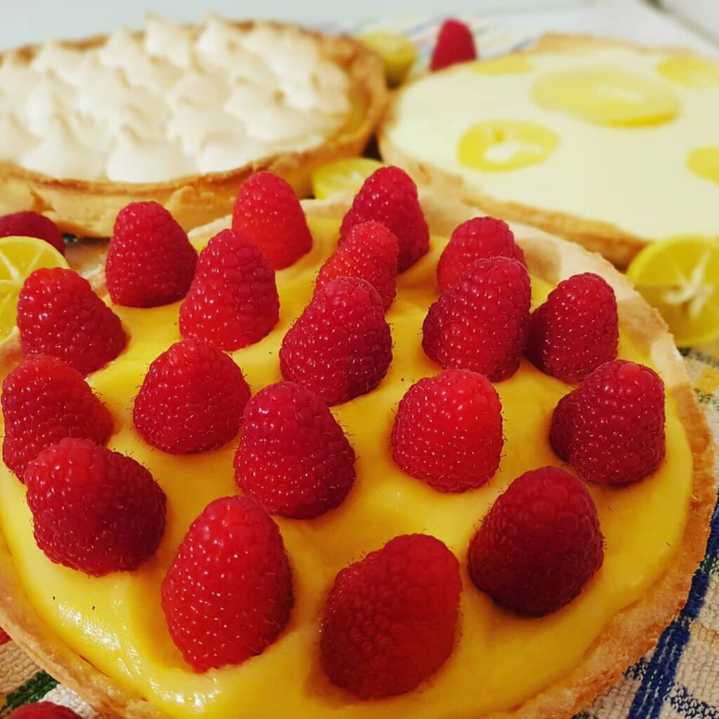 Tarte au citron et framboises
