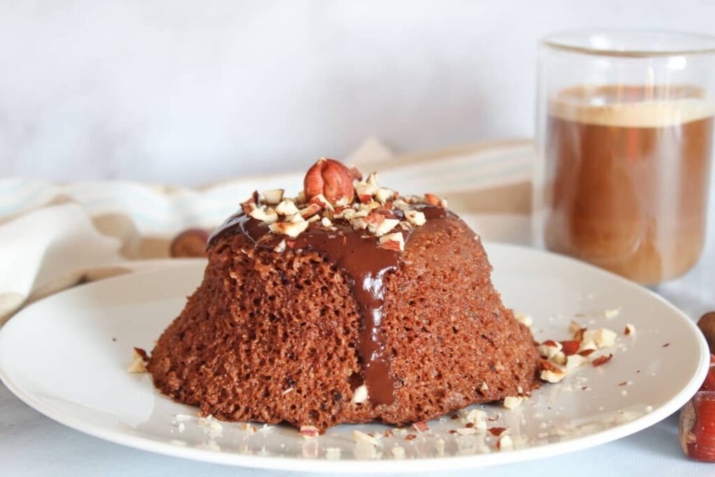 Bowl cake flocons d&rsquo;avoine chocolat et noisettes