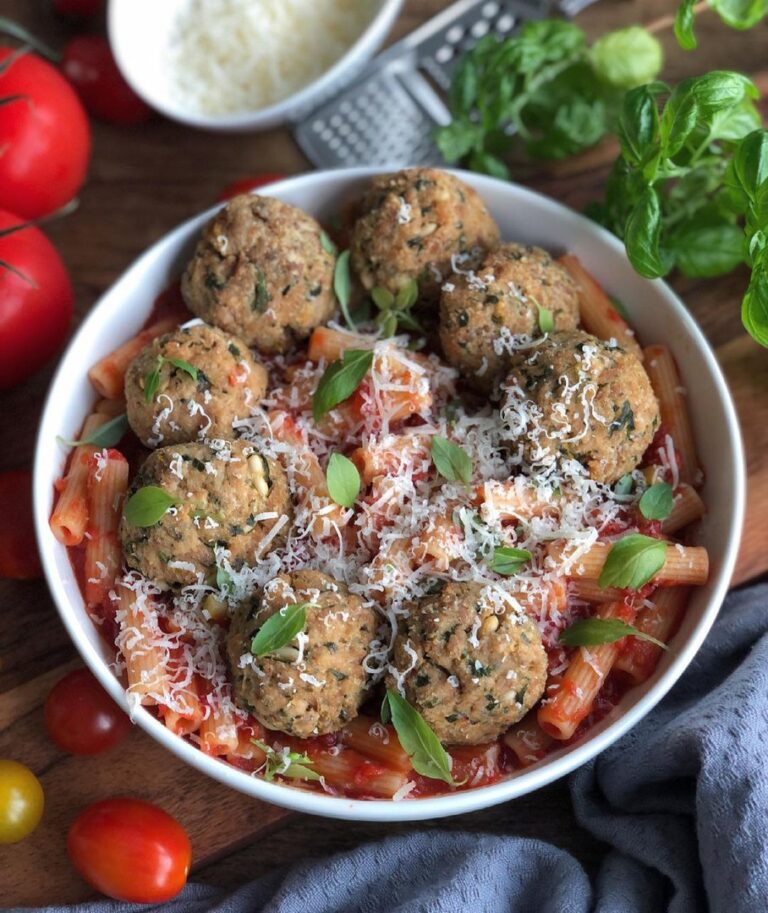 Pâtes sauce tomates et boulettes au thon