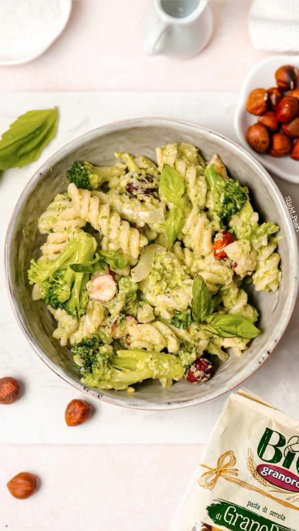 Pâtes au pesto brocolis et noisettes Pâtes au pesto brocolis et noisettes