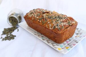 Cake aux poireaux, petits pois et bacon