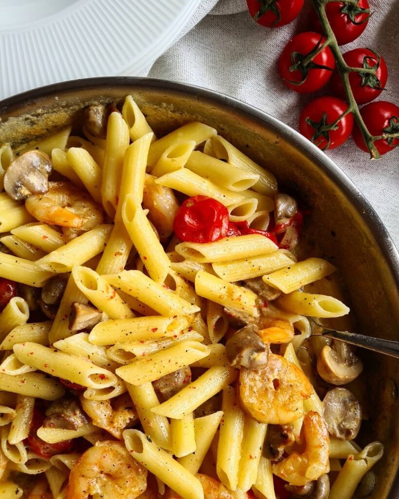 Poêlée de penne de crevettes et légumes