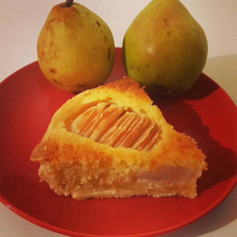 Tarte amandine aux poires juteuses