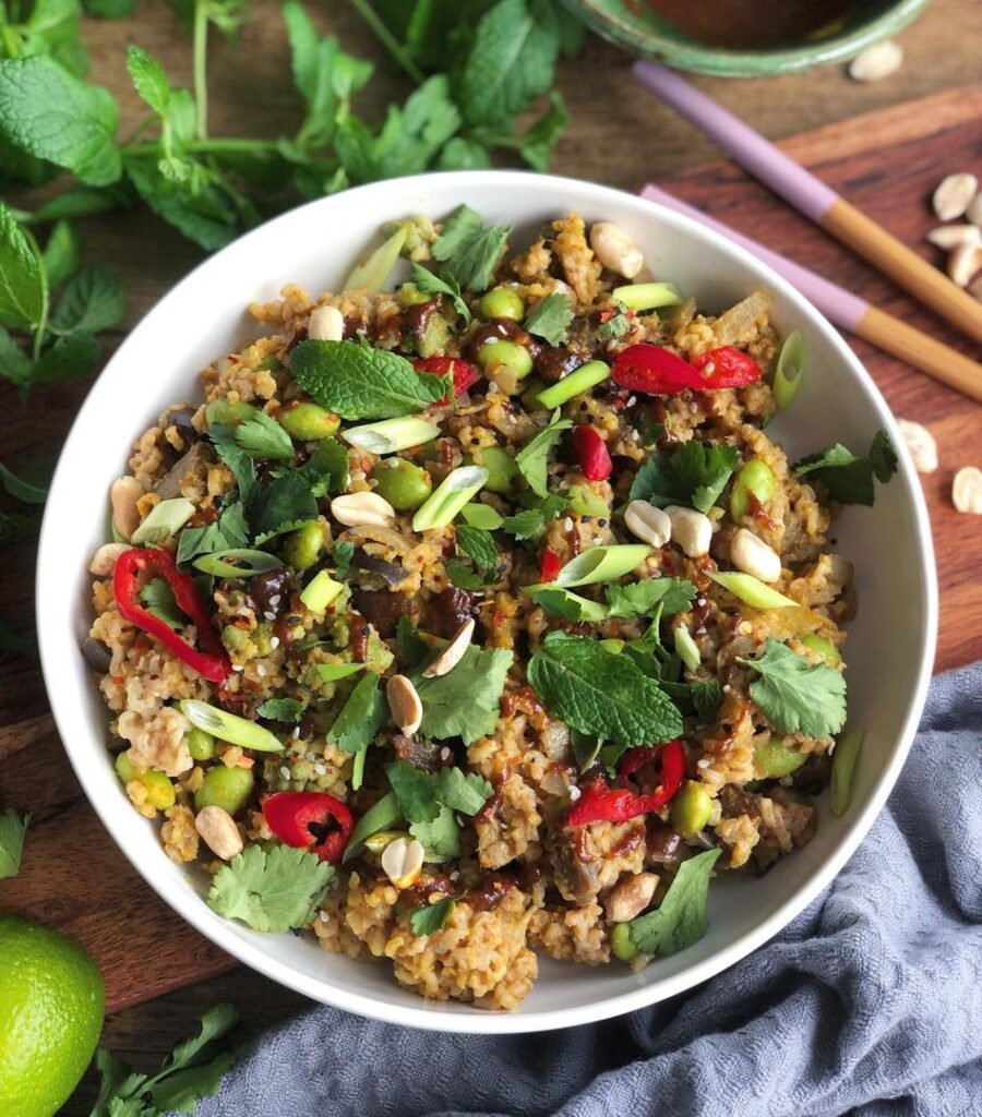 Riz aux légumes et sauce sésame curcuma