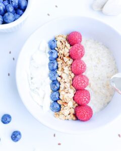 Porridge au yaourt nature et miel