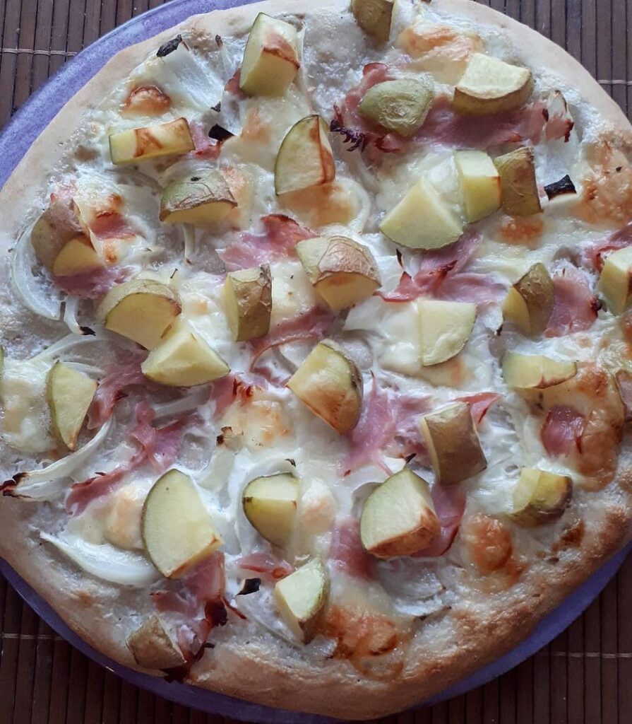 Pizza montagnarde au bacon et pommes de terre