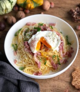 Pâtes carbonara et oeuf pochés