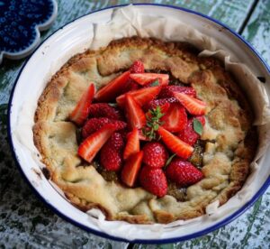 Petite tarte rustique fraise rhubarbe Petite tarte rustique fraise rhubarbe