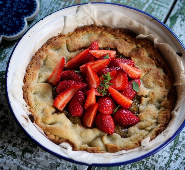 Petite tarte rustique fraise rhubarbe Petite tarte rustique fraise rhubarbe