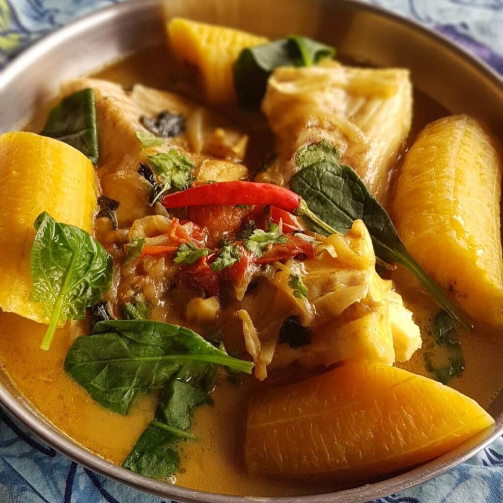 Filet de cabillaud sauce coco / curry et bananes plantain