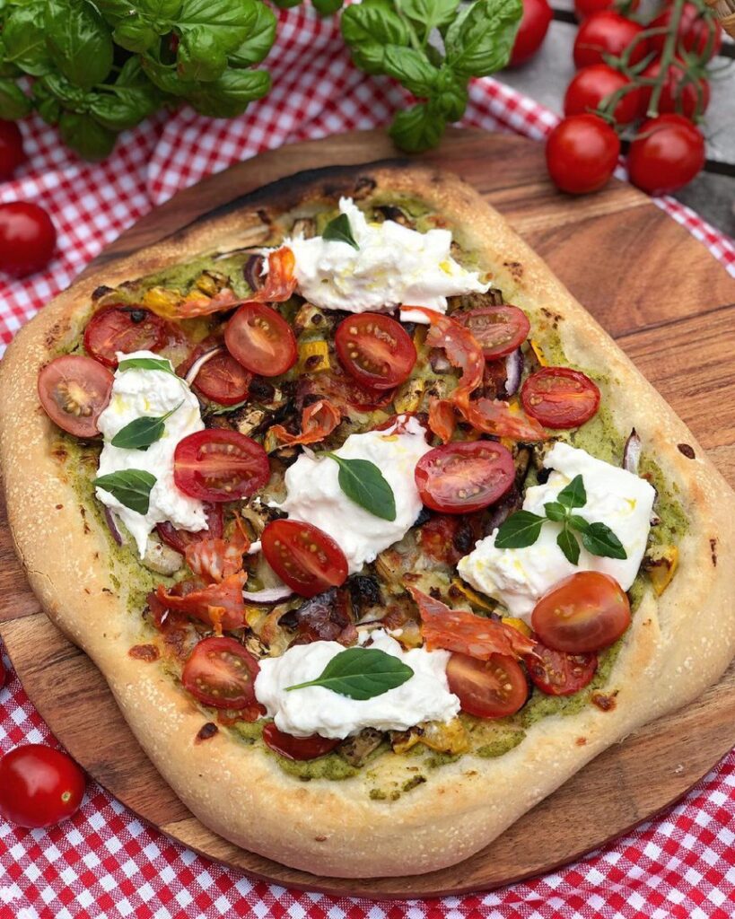 Pizza courgette aubergine et pignons de pin
