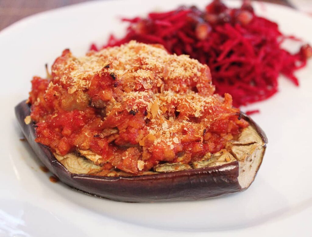 Aubergine farcie à la bolognaise vege