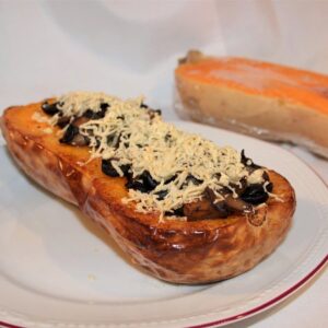 Butternut farcie au poulet, olives et champignons