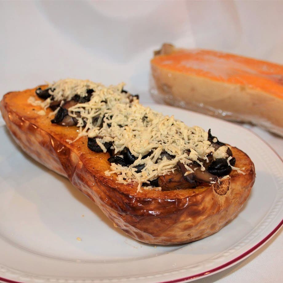 Butternut farcie au poulet, olives et champignons