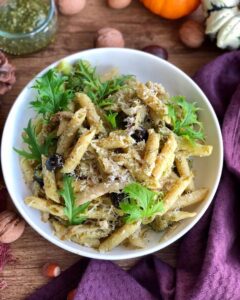 Pâtes au pesto, brocolis, piment et chicons