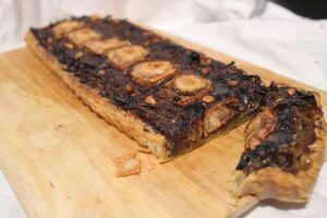 Tarte au chèvre et oignons caramélisés