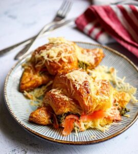 Croissants garnis au saumon et épinards Croissants garnis au saumon et épinards