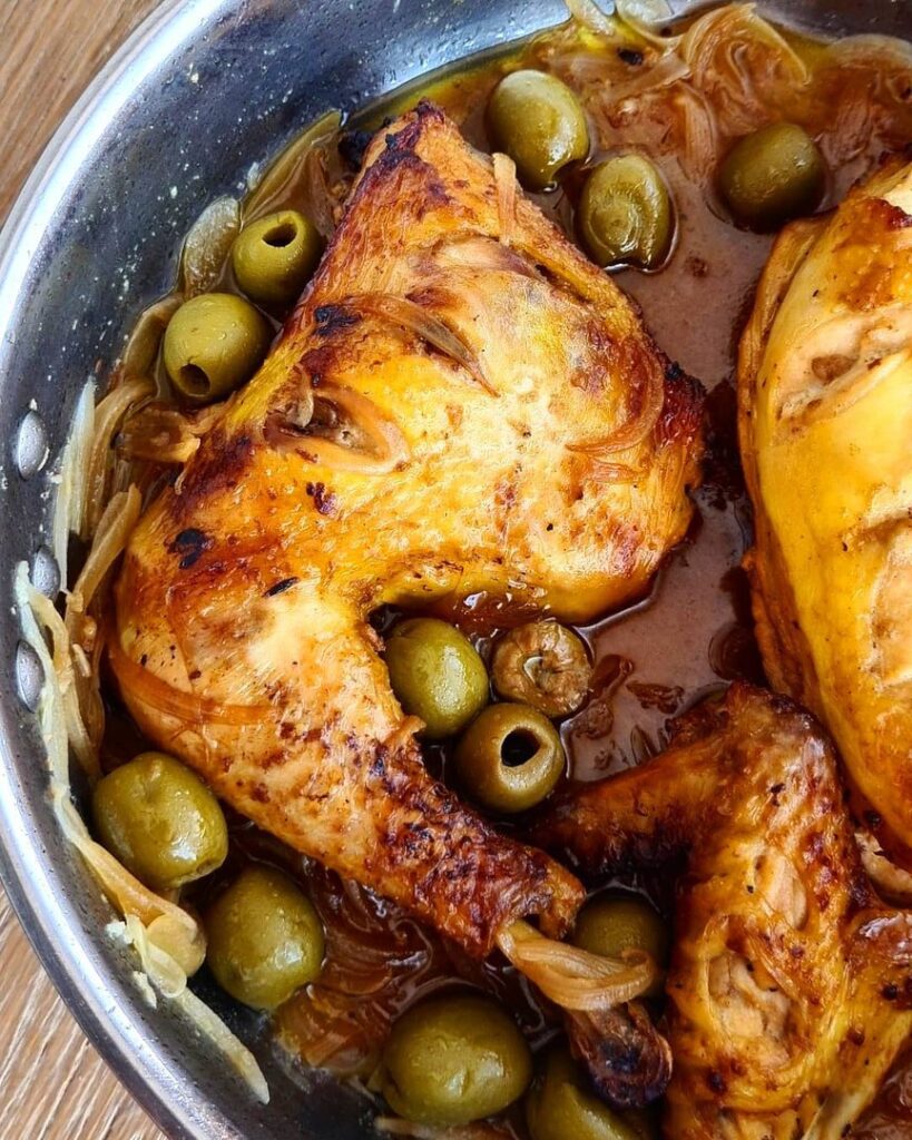 Poulet yassa aux olives vertes