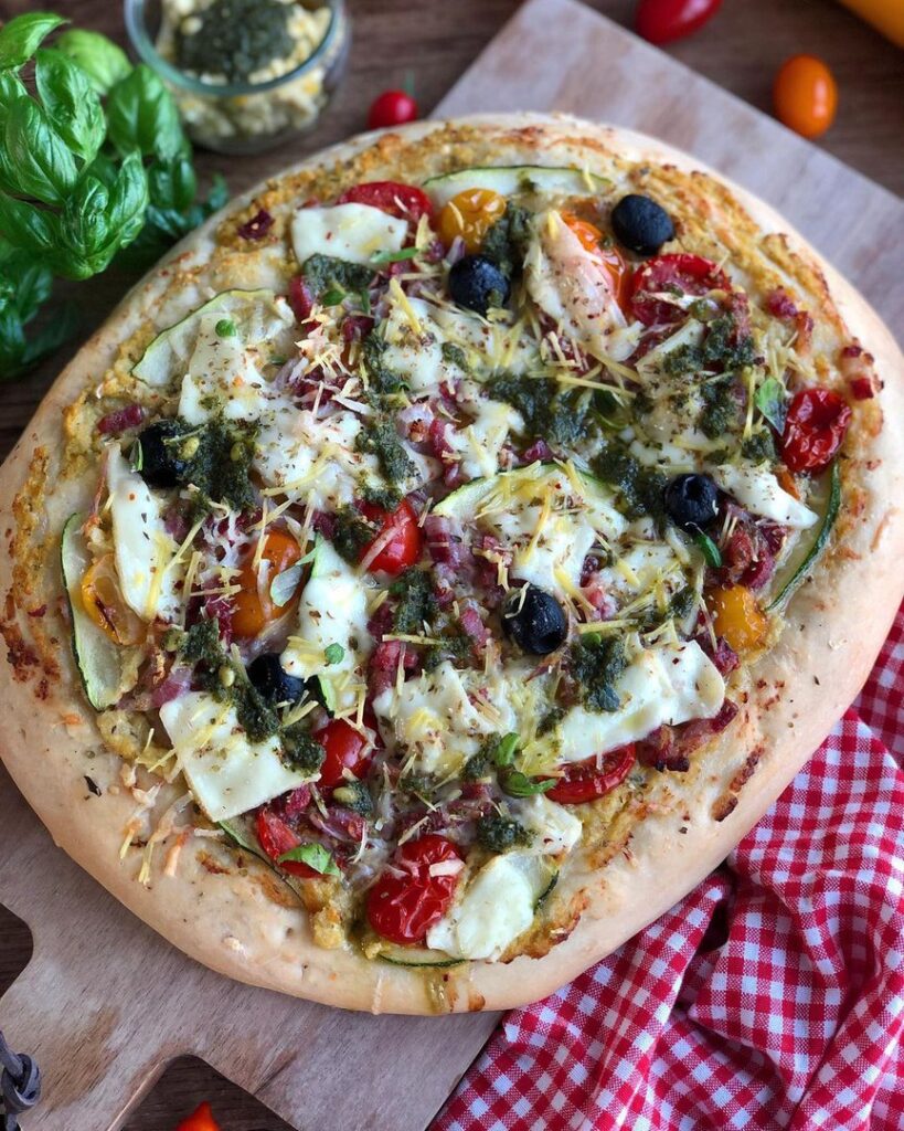 Pizza au pesto de courgette jaune
