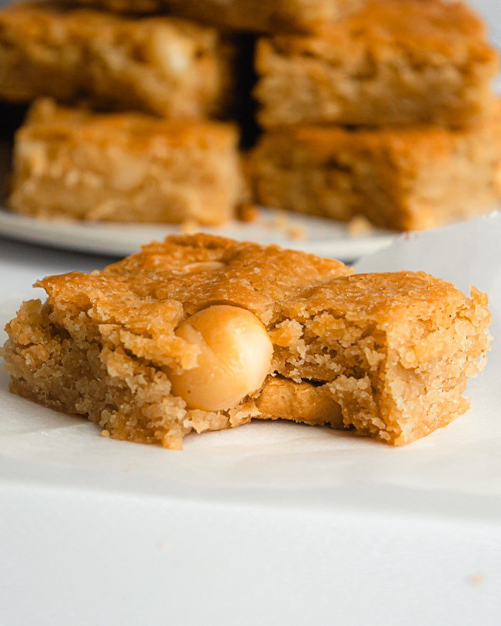 Pecan & white chocolate vegan blondie