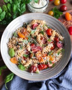 Pâtes, tomates et sa sauce au chèvre