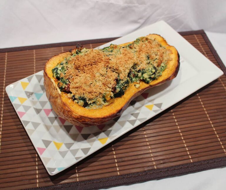 Butternut farcie végétalienne aux épinards