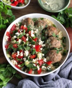 Boulettes au zataar et sauce verte