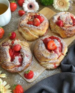Mini-brioches fraise et sirop d&rsquo;érable