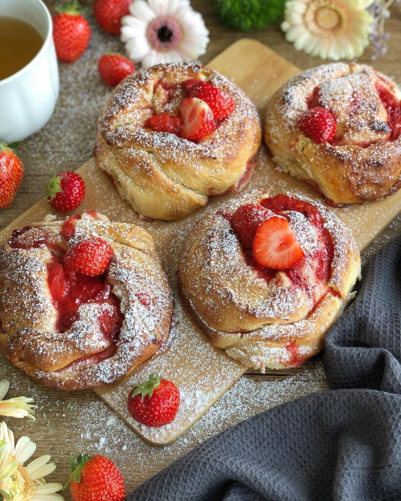 Mini-brioches fraise et sirop d&rsquo;érable