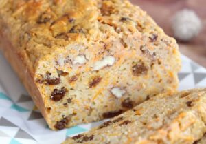 Cake aux carottes et aux raisins secs