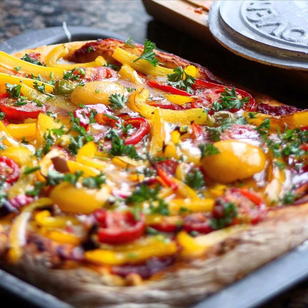 Pizza aux poivrons et tomates séchées