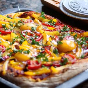 Pizza aux poivrons et tomates séchées