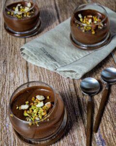 Mousse au chocolat noisettes et amandes