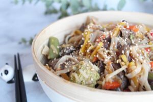 Nouilles sautées au bœuf et aux haricots mungo