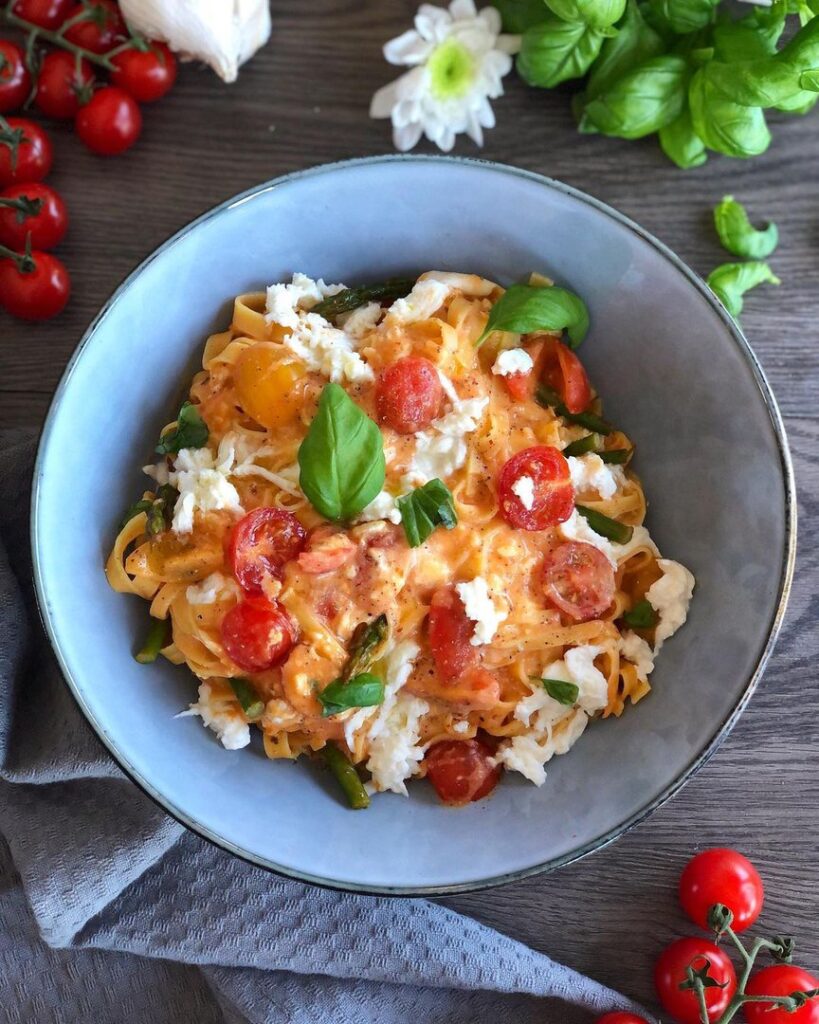 Pâtes à la sauce tomates burrata
