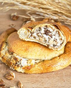 Chausson chèvre, miel et noix