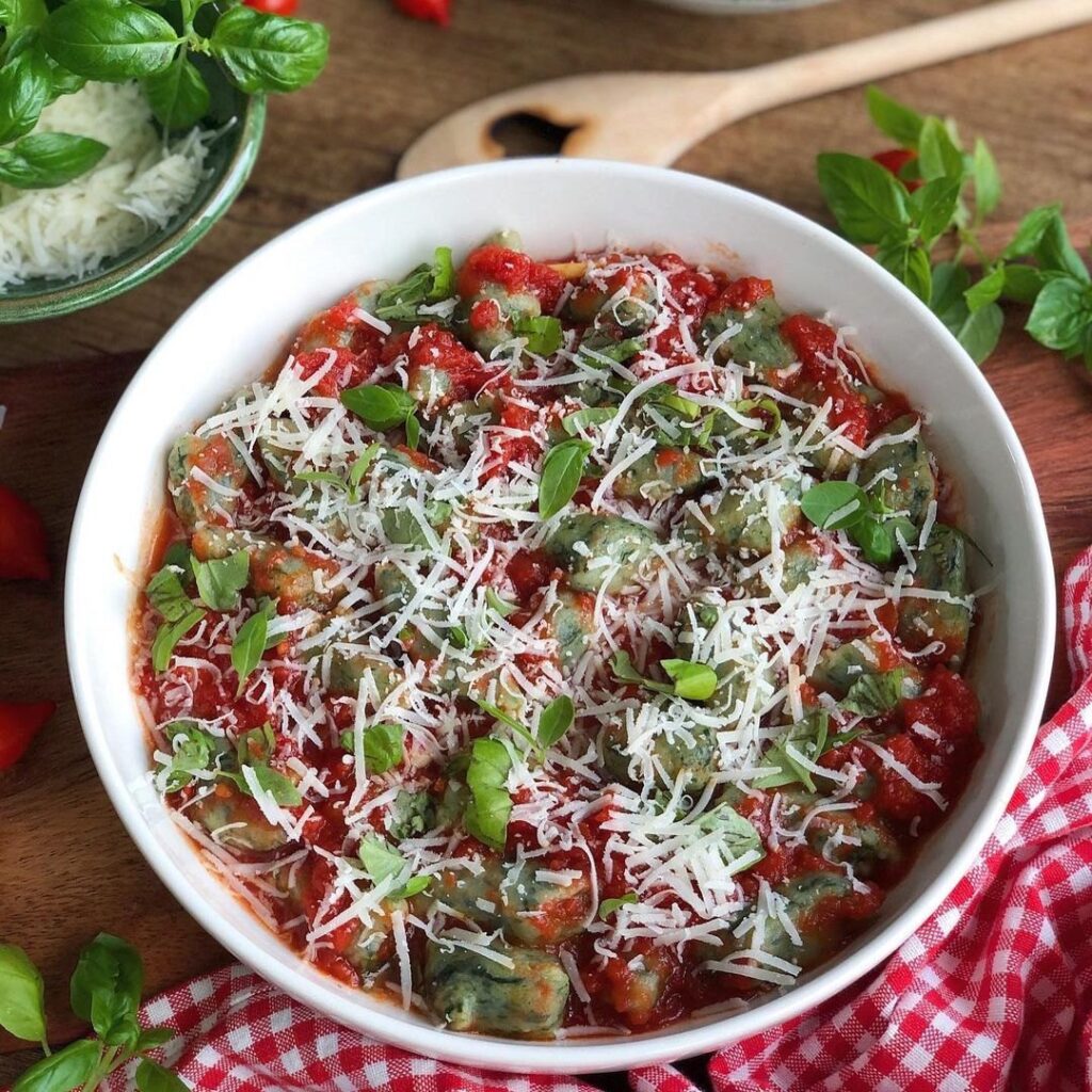 Gnocchis aux épinards et sauce tomate
