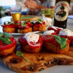 Bruscetta tomates-mozza et basilic