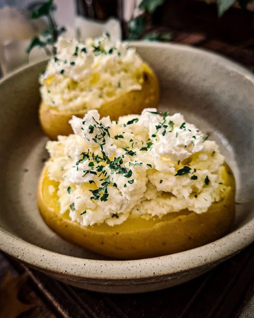 Pommes de terre farcies au fouetté de chèvre