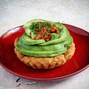 Sablé parmesan, avocat et rillettes de thon