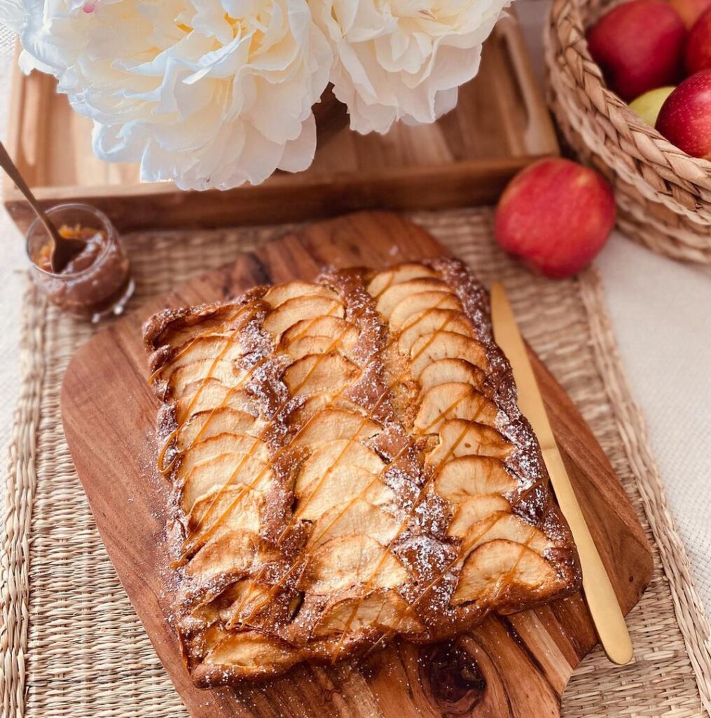 Gâteau aux pommes et caramel beurre salé