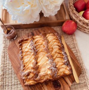 Gâteau aux pommes et caramel beurre salé