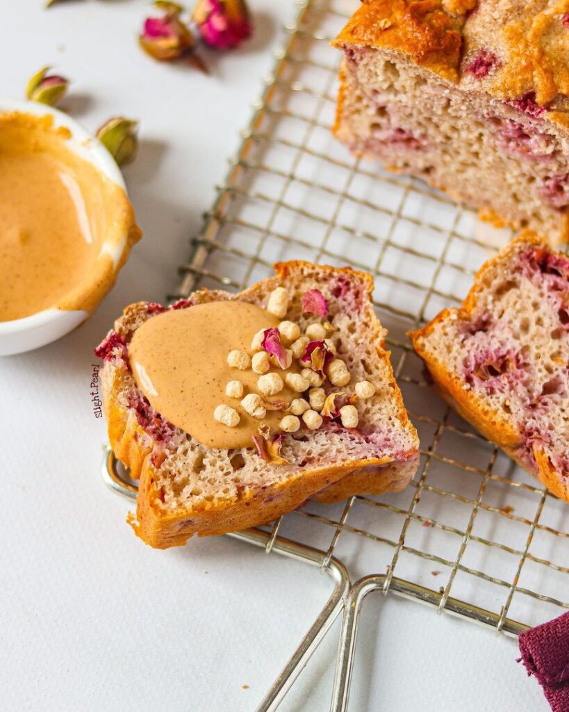 Cake à la noix de coco et framboises