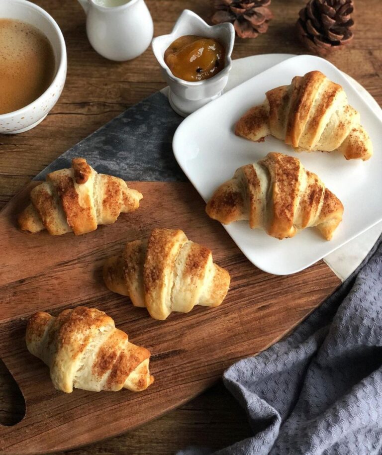 Croissants briochés à la cannelle Croissants briochés à la cannelle