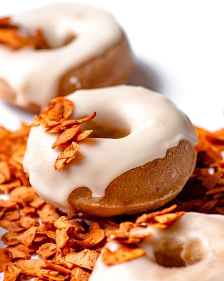 Donuts vegan à l’érable & bacon de coco Donuts vegan à l’érable & bacon de coco
