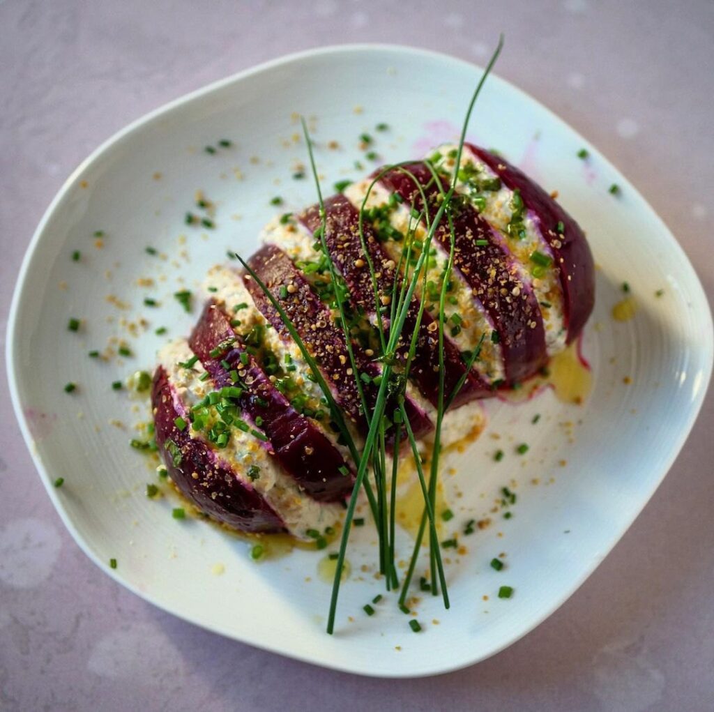 Millefeuille de betterave à la crème de sardine