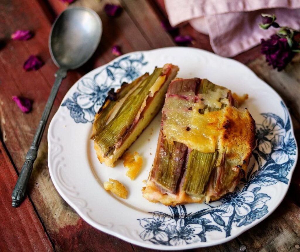 Gâteau renversé à la rhubarbe