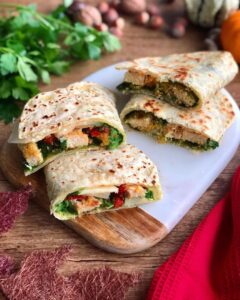 Piadines au poulet pâné, pesto et parmesan