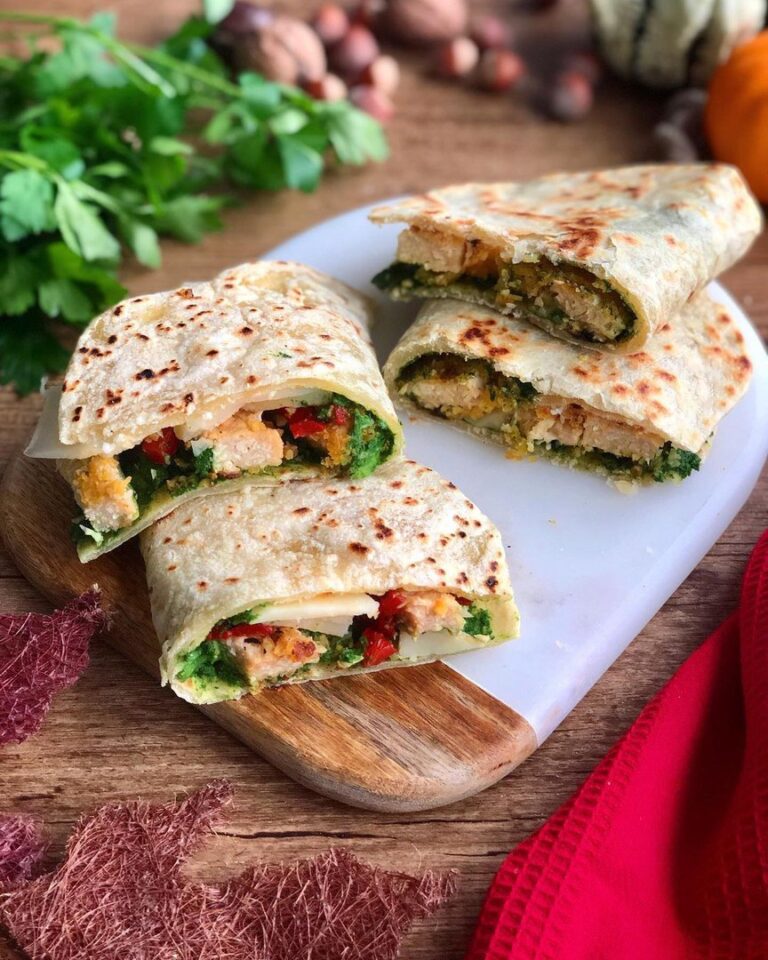 Piadines au poulet pâné, pesto et parmesan Piadines au poulet pâné, pesto et parmesan