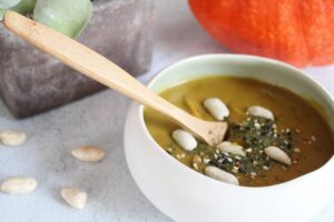 Soupe potimarron, brocolis et cacahuètes